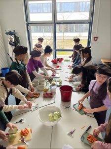 Gesundes Essen mit Spaß und Lernen: Pilotprojekt Ernährungsberatung in der Betreuung im Ganztag